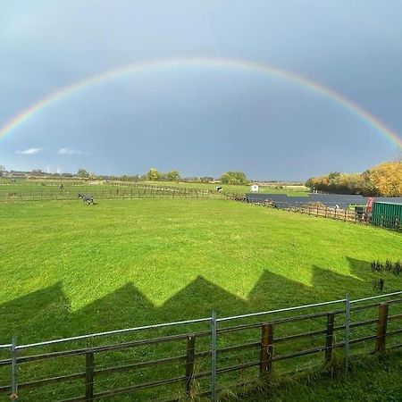 Hanaverian Suit With Amazing Views Of Stud Farm. Driffield Exteriör bild